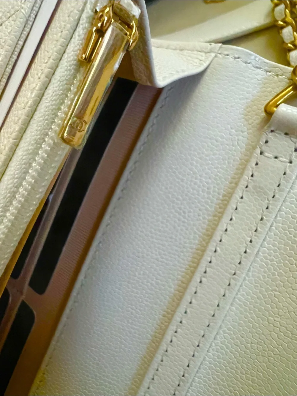 NEW🔥Chanel Caviar Twist Your Buttons WOC Crossbody white GHW